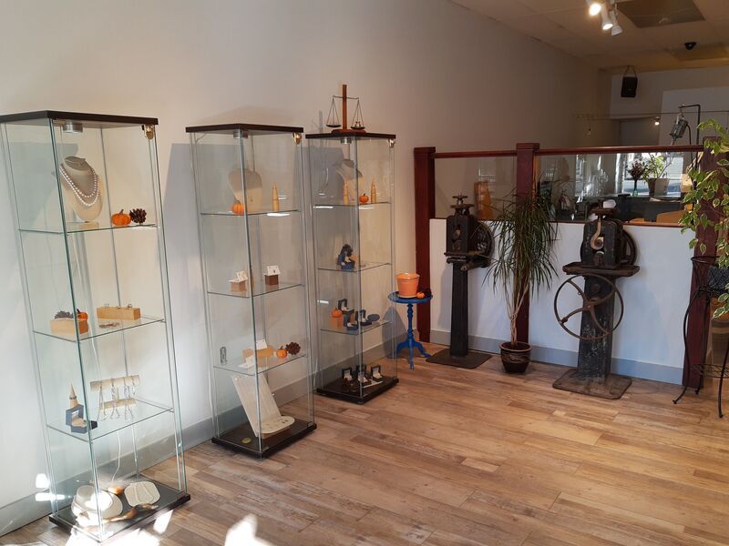 Gallery Bench Jewellery