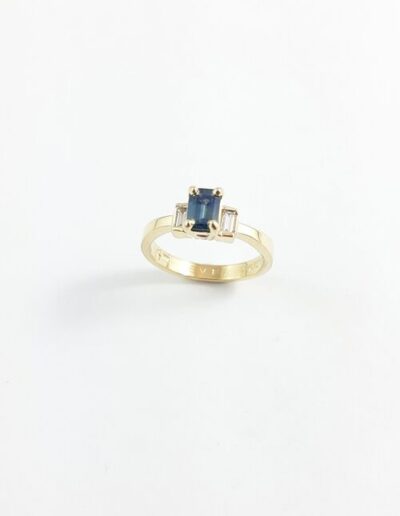 14KY Teal Sapphire Baguette Diamond Ring