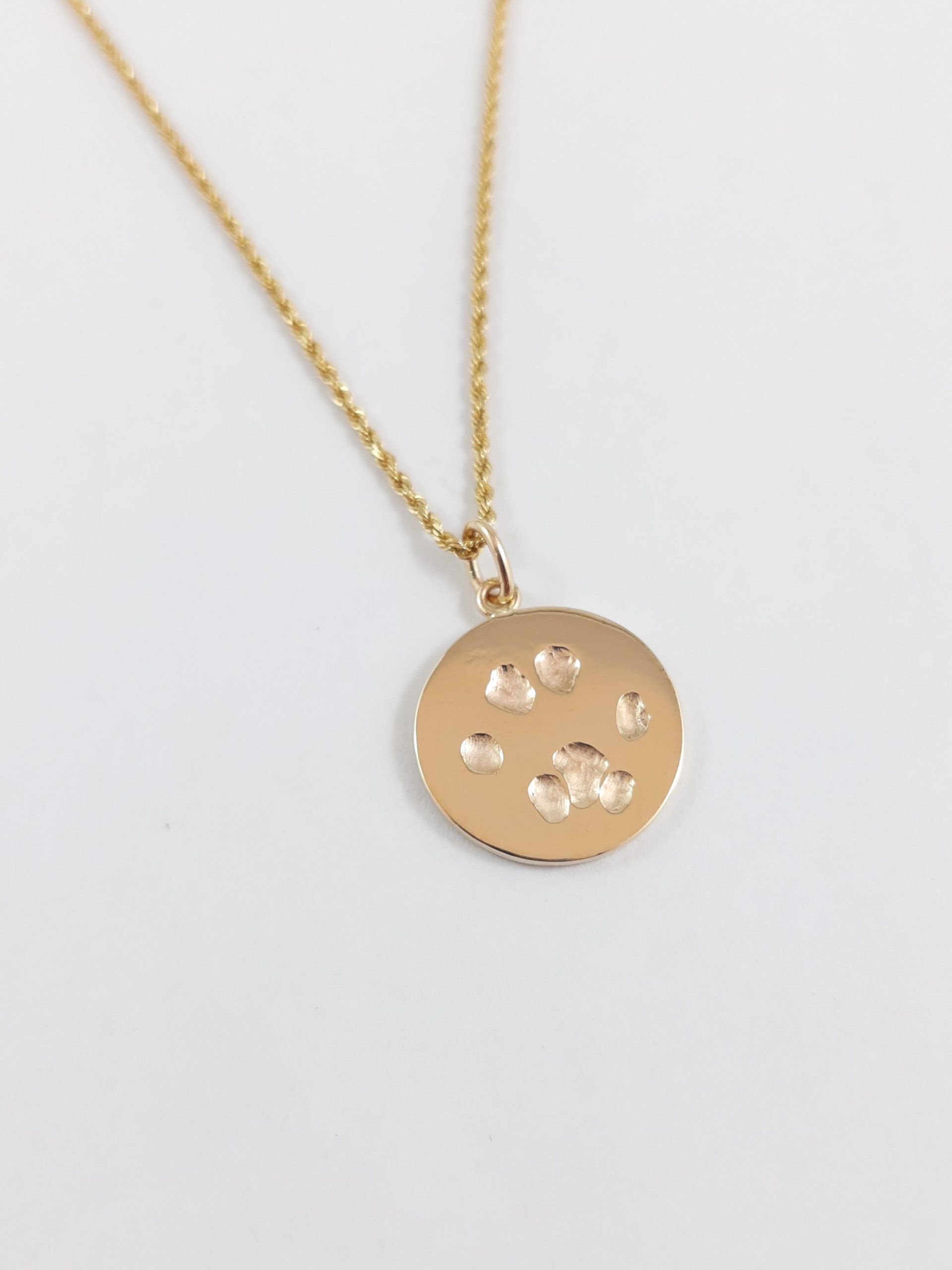 10KY gold pendant with cat paw print