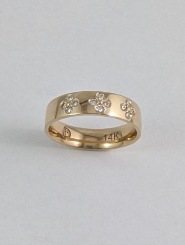 14KY Diamond Three-Flower Band