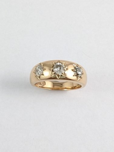 18K Star-Set 3-Stone Dome Ring