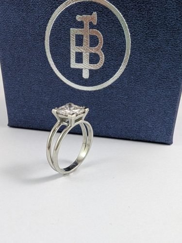 19KW Princess-Cut Split-Shank Solitaire Ring